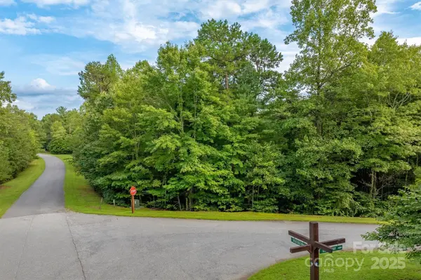 5 Round Mountain Pkwy #5, Lenoir, NC 28645