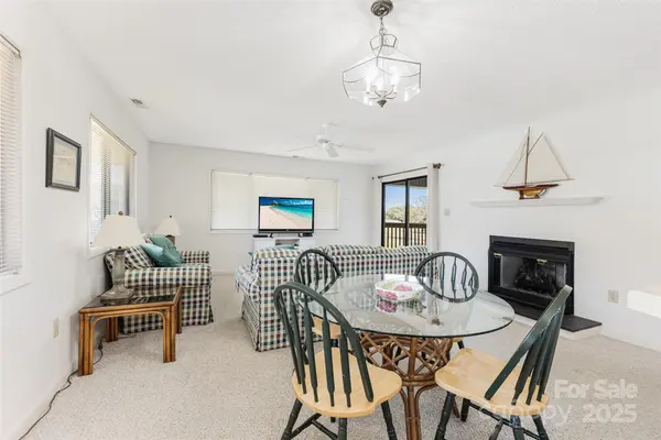 38 Bunker CT, Caswell Beach, NC 28465