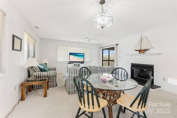 38 Bunker CT, Caswell Beach, NC 28465