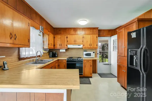 29 Delta DR, Hendersonville, NC 28792