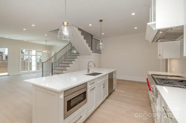 2924 Sharon View RD #B, Charlotte, NC 28210