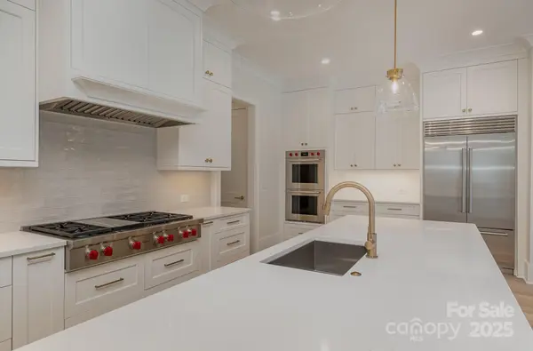 2926 Sharon View RD #A, Charlotte, NC 28210