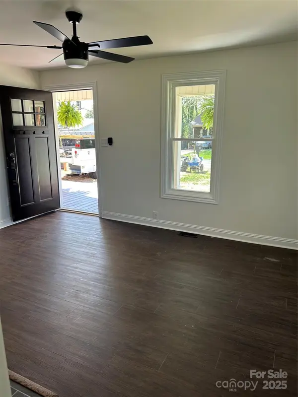219 W Highland AVE, Elkin, NC 28621