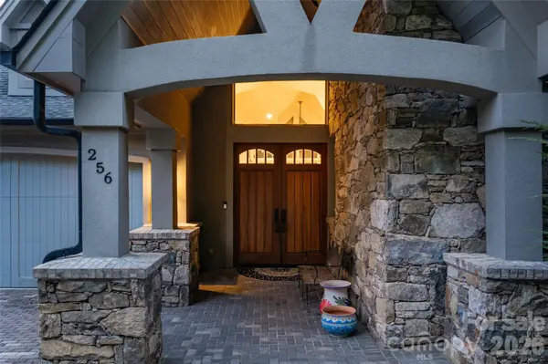 256 Senator Reynolds RD, Asheville, NC 28804