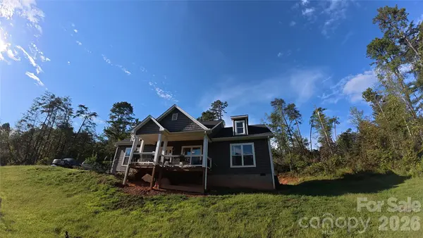 19 Higgins RD, Weaverville, NC 28787