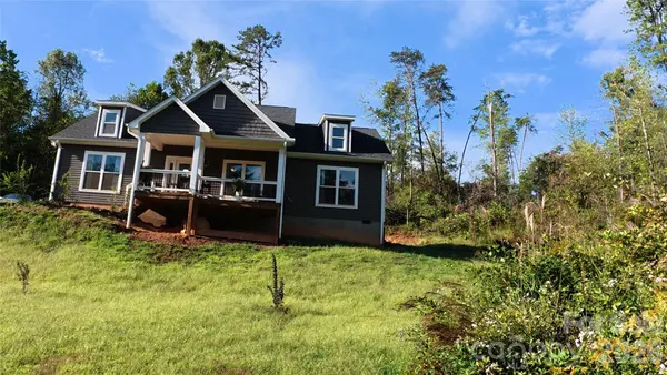 19 Higgins RD, Weaverville, NC 28787
