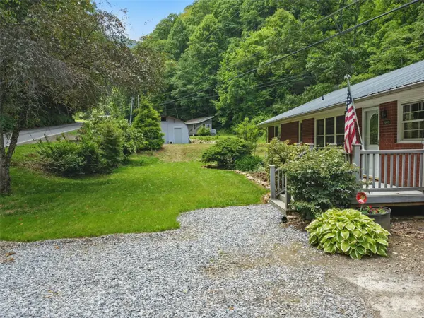 3829 Coxes Creek RD, Burnsville, NC 28714