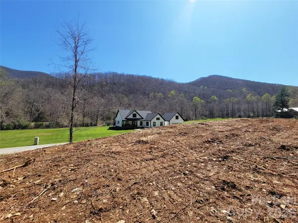 300 Shining Rock DR #25, Canton, NC 28716