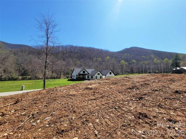 300 Shining Rock DR #25, Canton, NC 28716