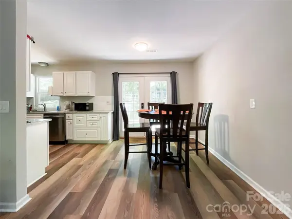 2113 Killarney PL, Charlotte, NC 28262