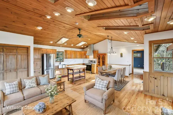 1426 Setzer Cove RD, Maggie Valley, NC 28751