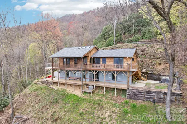 1426 Setzer Cove RD, Maggie Valley, NC 28751