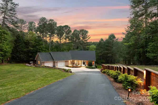 5690 Anchor DR, Granite Falls, NC 28630
