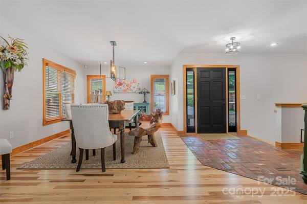 5690 Anchor DR, Granite Falls, NC 28630