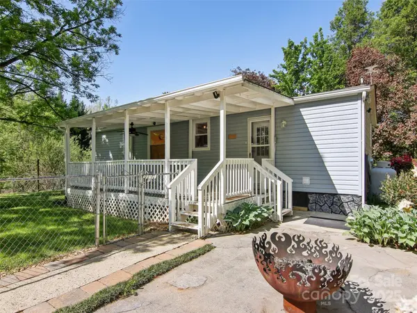 30 Griffin LN, Candler, NC 28715