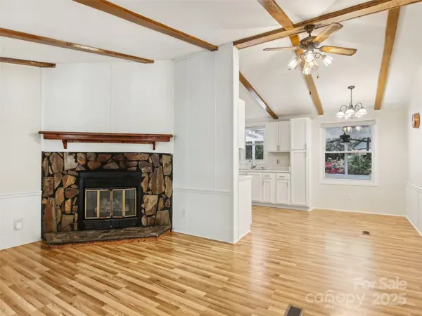 30 Griffin LN, Candler, NC 28715
