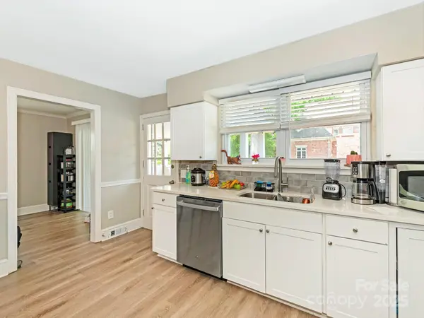 1301 S Kings DR, Charlotte, NC 28207