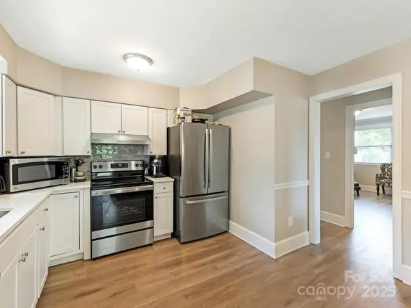 1301 S Kings DR, Charlotte, NC 28207