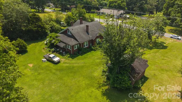 1040 NC 90 HWY W, Taylorsville, NC 20681