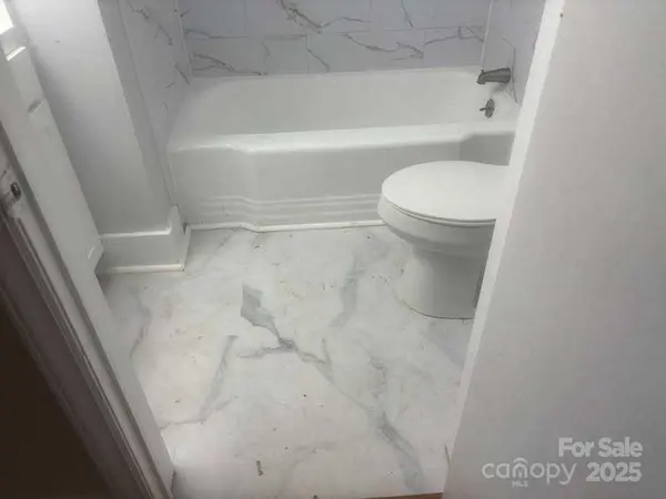 1733 Merry Oaks RD, Charlotte, NC 28205