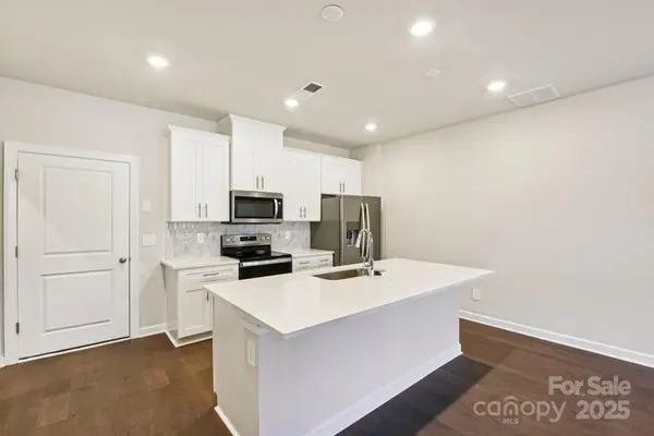 109 Ciara PL #E, Mooresville, NC 28117