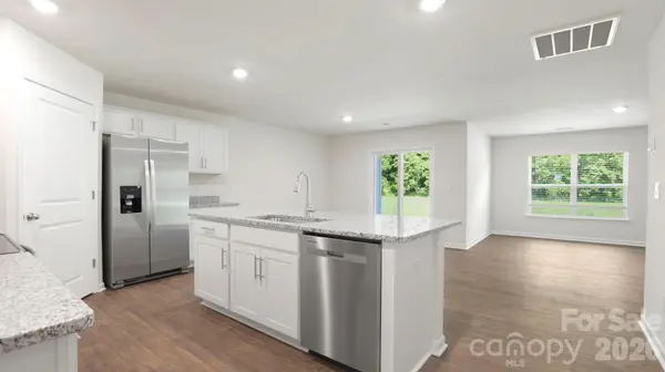 75 Creekwalk LN, Waynesville, NC 28785