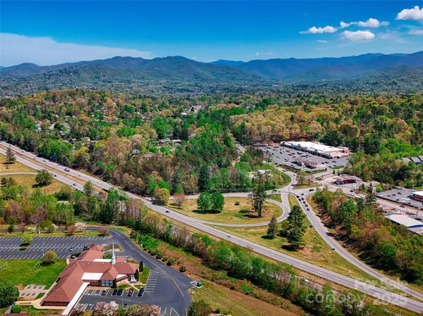 99999 Blueberry Hill RD, Woodfin, NC 28804