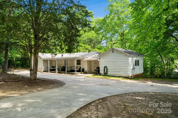 1917 Tom Sadler RD, Charlotte, NC 28214