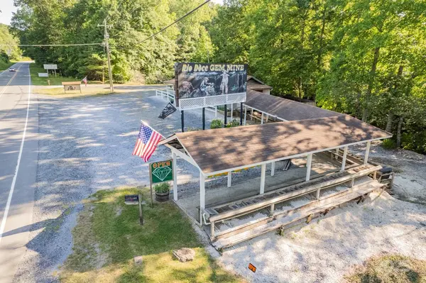 14622 226 HWY, Spruce Pine, NC 28777