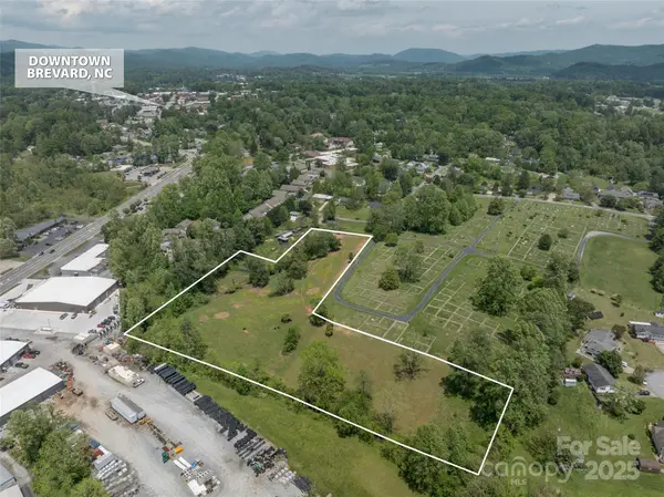 99999 Hamilton DR, Brevard, NC 28712