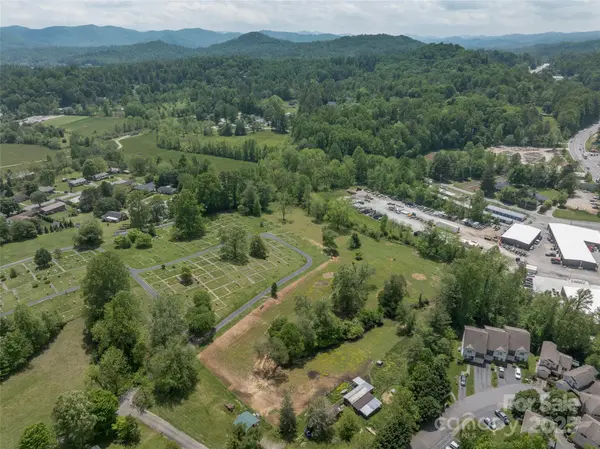 99999 Hamilton DR, Brevard, NC 28712