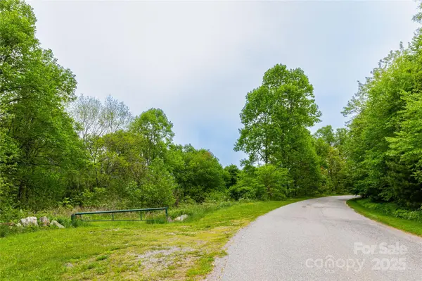 999 Mount Soma BLVD, Clyde, NC 28721