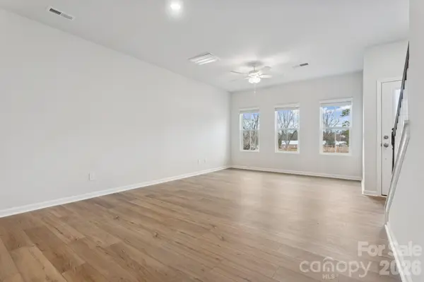 4742 Lakeview RD N #17, Charlotte, NC 28216