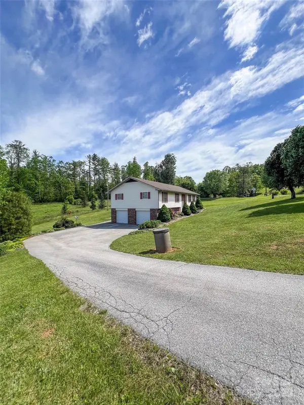 660 Halltown RD, Spruce Pine, NC 28777