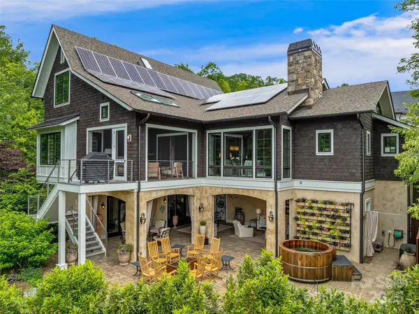 3 Bayonne TRL, Asheville, NC 28804