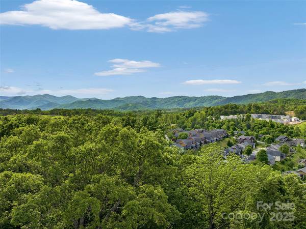 144 Pinebrook RD, Asheville, NC 28804