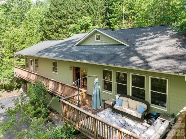 75 Cougar LN, Saluda, NC 28773