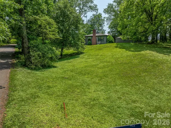 99999 W Skyland CIR #3, Asheville, NC 28804