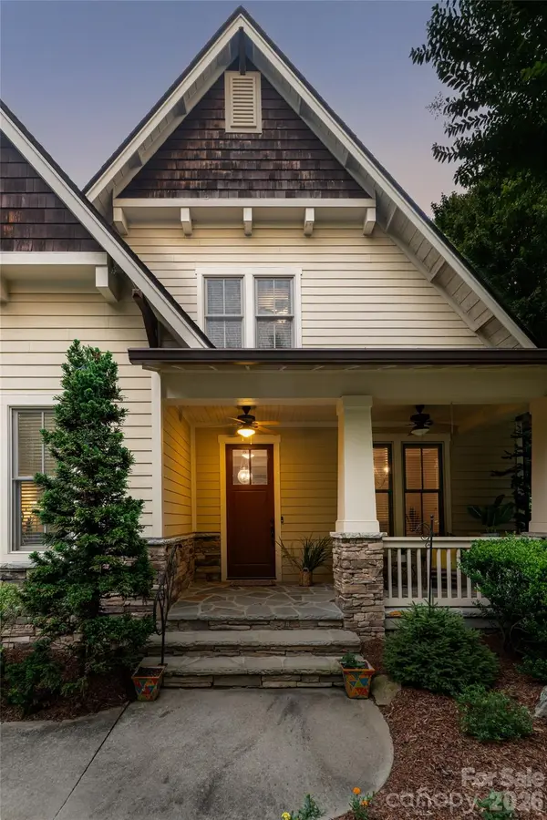 1 East Owl Creek LN, Fairview, NC 28730