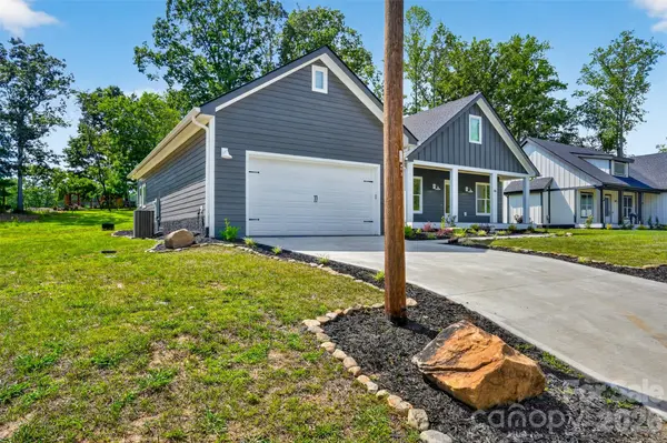 86 Point Hope LN, Hendersonville, NC 28792