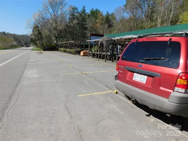 4294 Linville Falls HWY, Newland, NC 28657
