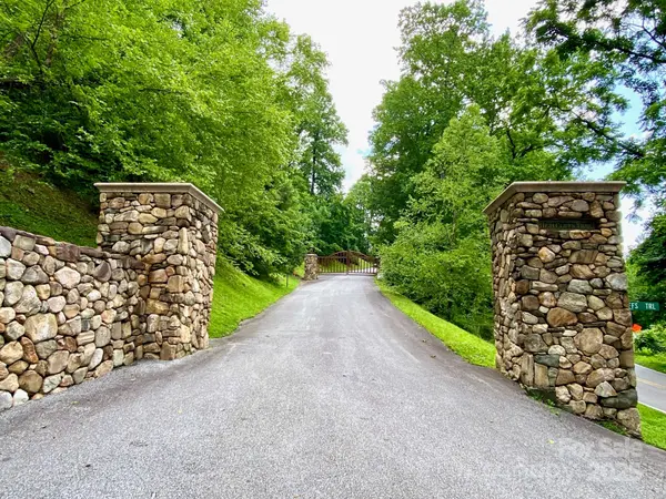 129 High Cliffs TRL, Black Mountain, NC 28711