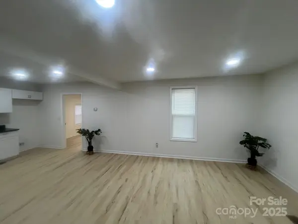 39 E White ST, Chester, SC 29706