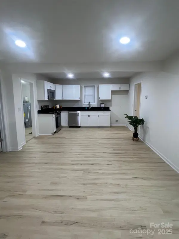 39 E White ST, Chester, SC 29706