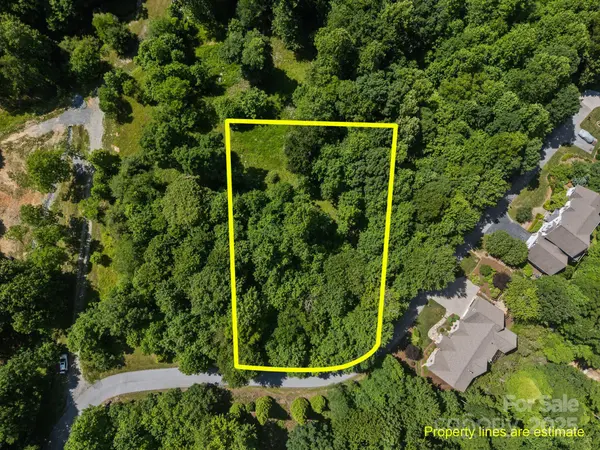 1063 Somersby Pkwy #3, Hendersonville, NC 28739