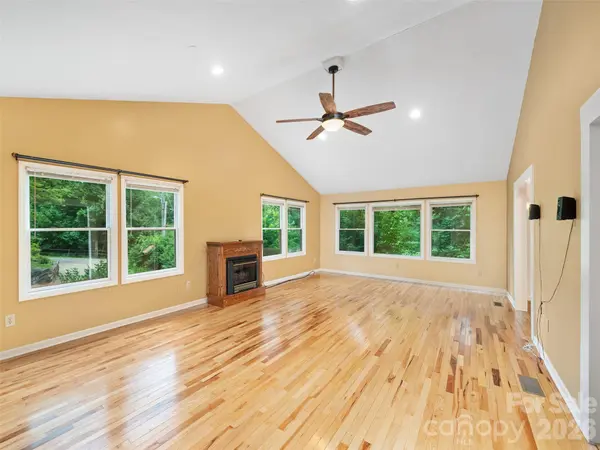 125 HEARTLAND LN, Burnsville, NC 28714