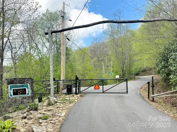 32 Sallywood TRL, Waynesville, NC 28785