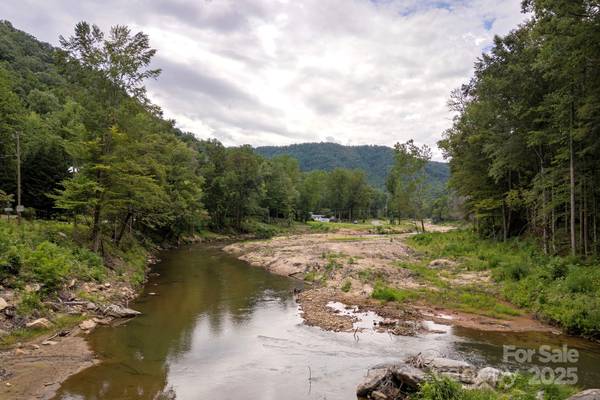 * Green River Cove RD, Saluda, NC 28773