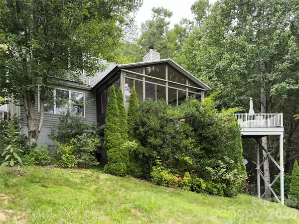 40 Sanctuary DR, Burnsville, NC 28714