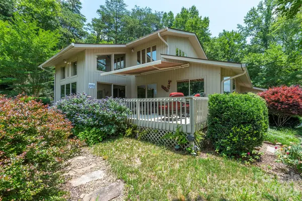 141 Courtland CT, Lake Lure, NC 28746